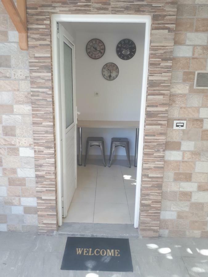 Appartement Vivian'S Small House à Rhodes City Extérieur photo